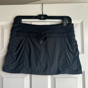 Lululemon rare black skirt size 6